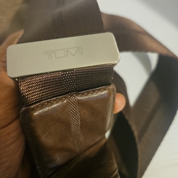 TUMI Shoulder Bag Messenger Bag Crossbody Brown Slim Flap Leather Unisex - Picture 13 of 13